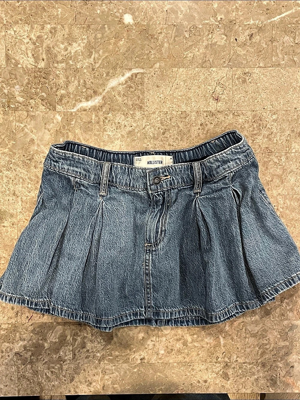 Hollister Low-Rise Denim Mini Skirt coastal cowgirl Size Medium